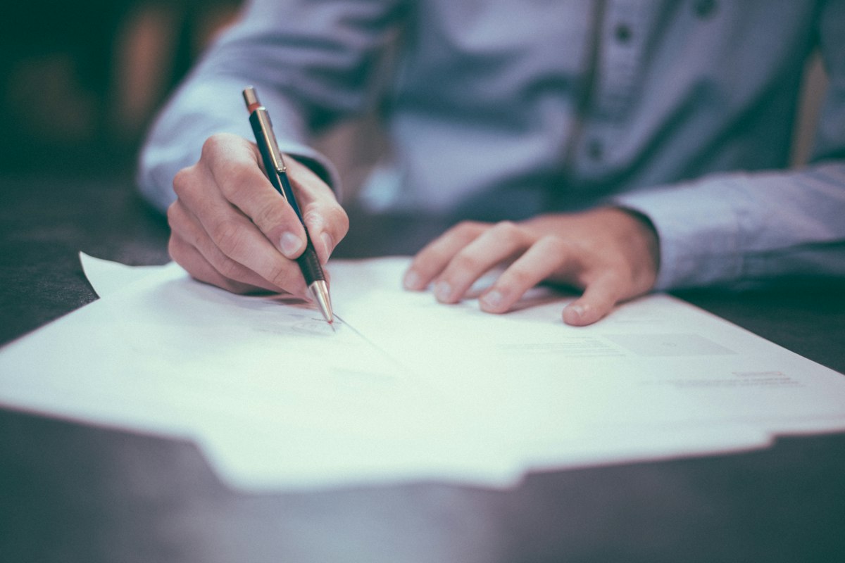 Person filling in an EIN application form